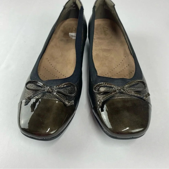 Clarks Artisan Womens 9N Pewter Bronze Patent Toe Ballet Flats Slip On Shoes - Picture 2 of 6